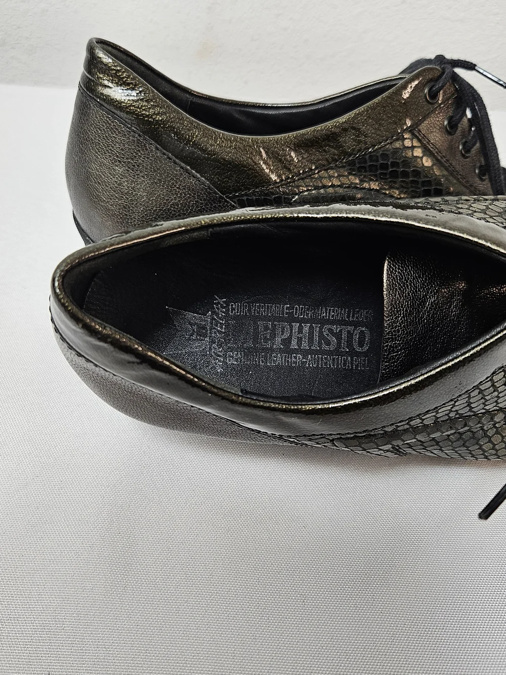 Mephisto Women's Metallic Olive Lace-Up Comfort Shoes Size 8.5